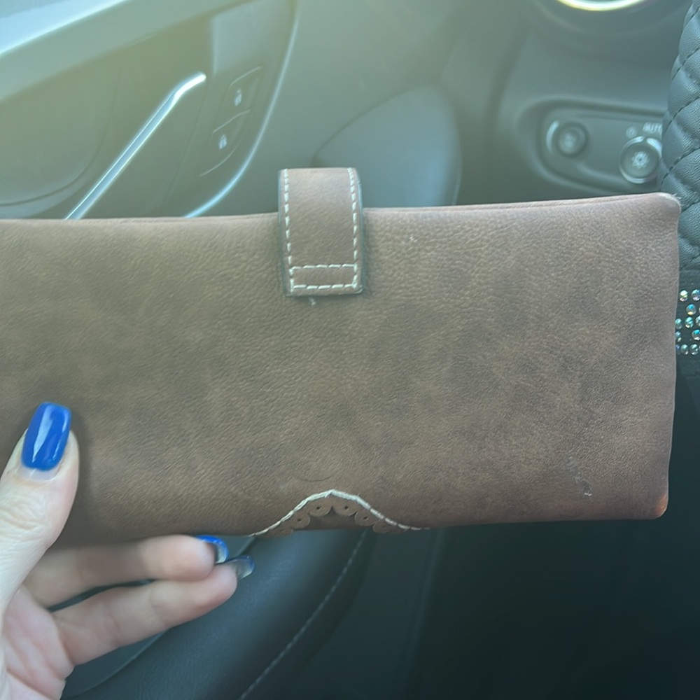 Amazon Wallet - Picture 4 of 5